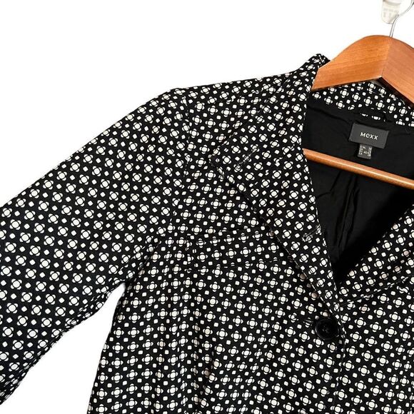 Mexx black and white pattern coat.‎ - Picture 9 of 11